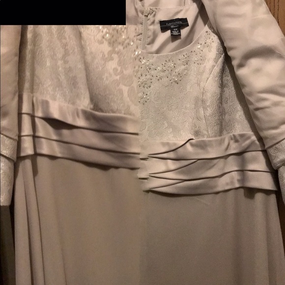 Dress, evening or wedding - Picture 3 of 8